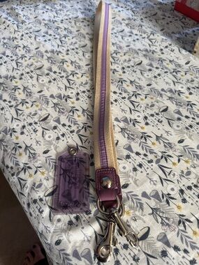 ☮️💜🦄☂️Coach Lavender and Cream Strap with Purple Luggage Tag